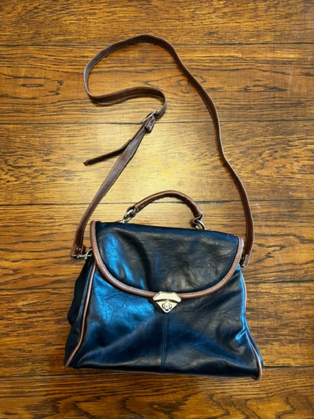 Women's Bechamel Black/Brown Purse Shoulder bag, Latch Close, Pockets, Ex Con!